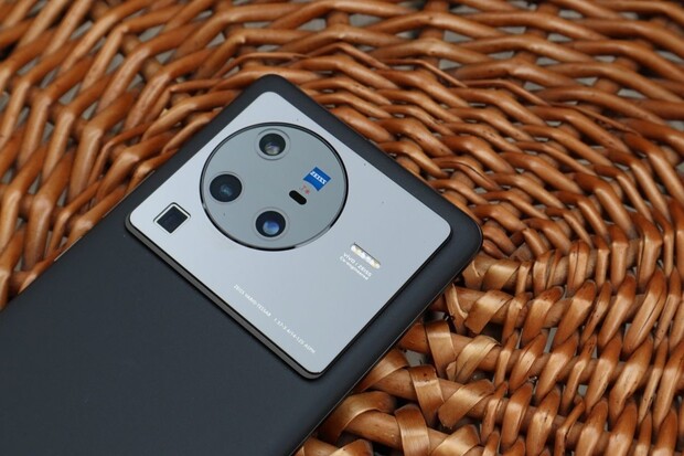 Galaxy S23 Ultra si možná vypůjčí klíčový prvek od Viva X80 Pro. Uhodnete který?