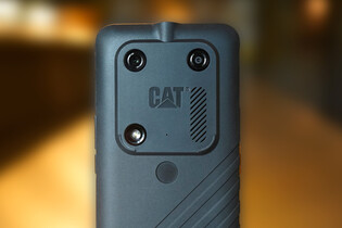 Obrněný CAT S53 podporuje 5G a láká na samostatnou svítilnu