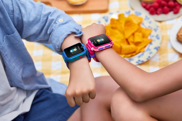 Dětské hodinky TCL Movetime Family Watch 2 s fotoaparátem vstupují na český trh