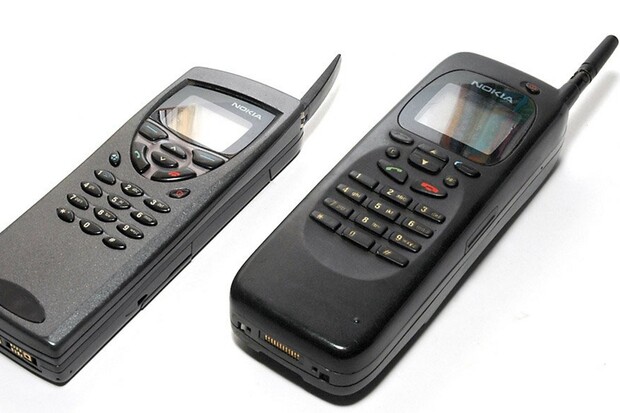 26 let od uvedení prvního komunikátoru připomíná, jak moc nám chybí