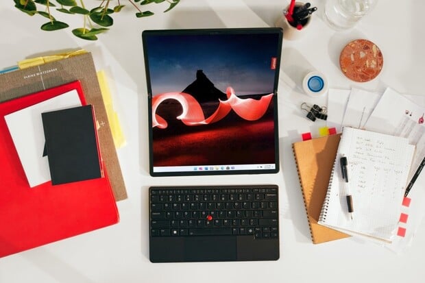 Lenovo ThinkPad X1 Fold (2022) je obr s ohebným OLED displejem