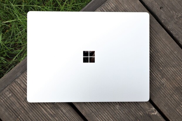 Testujeme superkompaktní Surface Laptop Go 2. Ptejte se, co vás zajímá