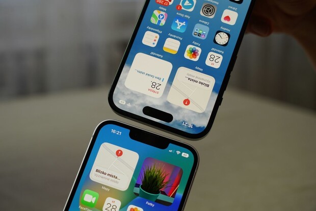 Dynamic Island pro všechny. Nemá chybět v žádném iPhonu 15