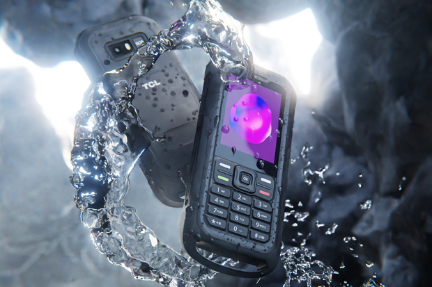 TCL 3189 je vysoce odolný a tlačítkový mobil s podporou VoLTE