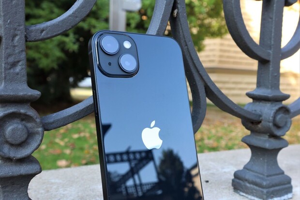 Apple iPhone 14 Plus slibuje extrémní výdrž a překvapí vás hmotností