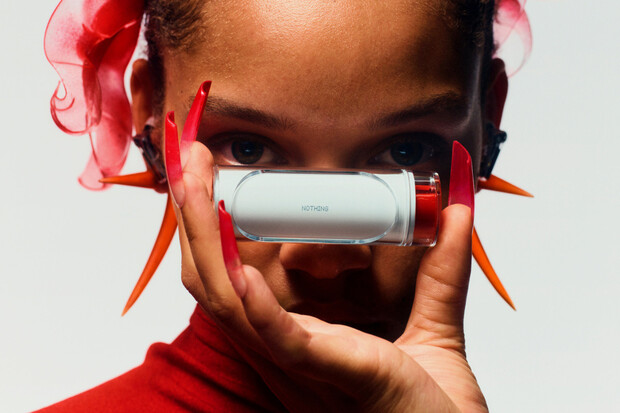 Elegantní pouzdro a 29 hodin výdrže, to jsou sluchátka Nothing Ear (stick)