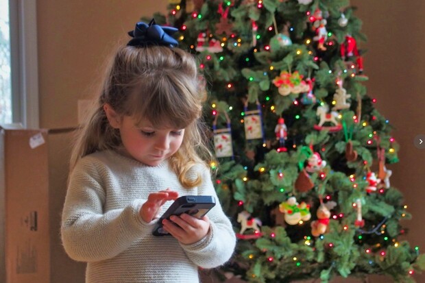 Vánoční statistiky operátorů ukazují, že SMS už patří minulosti. Data rostou