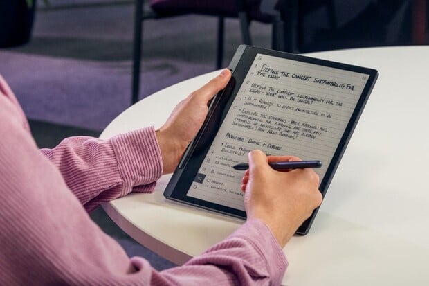 Lenovo Smart Paper je netradiční tablet, který nahradí zápisník i notovou osnovu