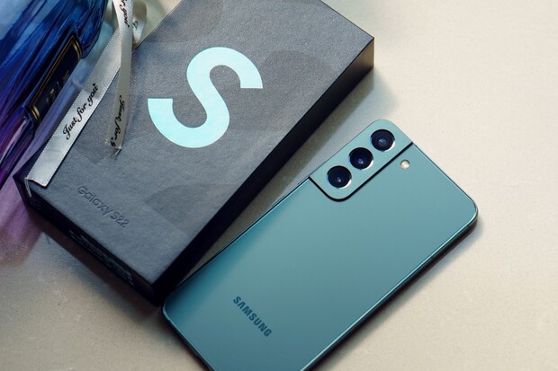 Galaxy S22 je teď historicky nejlevnější, při upgradu vás vyjde jen na 8 tisíc