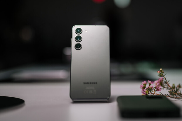 Galaxy S23 výhodnější o 10 tisíc. Studenti koupí Samsung novinku ještě levněji