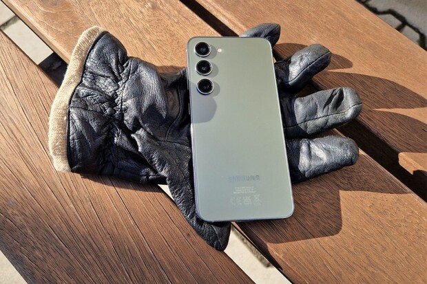 Hozená rukavice všem kompaktům? TOP 5 věcí, co nás baví na Galaxy S23