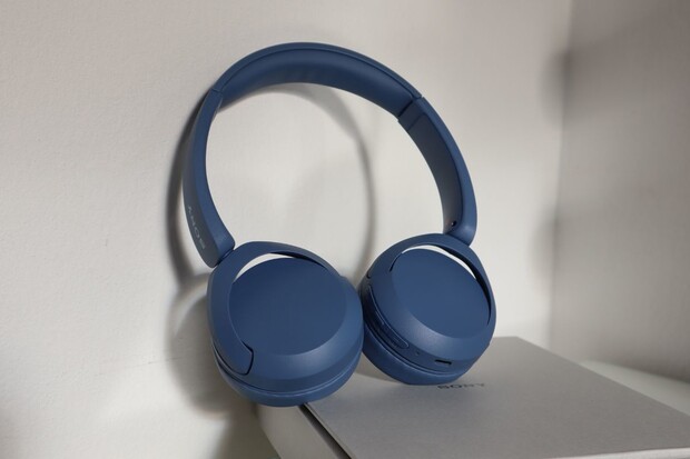 Testujeme sluchátka Sony WH-CH520 a Sony WH-CH720N. Podívejte se, jak jim to sluší