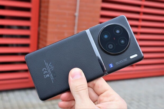 Vivo X90 Pro s 1" kamerou má špičkové parametry, jedna věc nám ale bude chybět