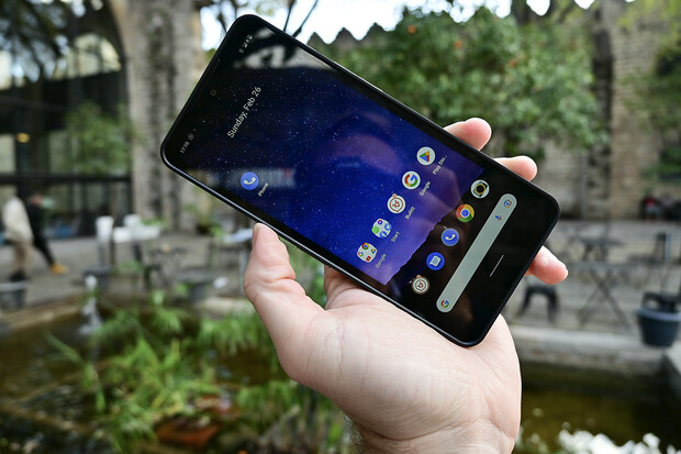 CAT S75 odolá pádům a on-line s ním zůstanete prakticky kdekoli 