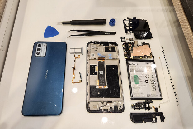 Snadné opravy a enviromentální přístup, i tím bodují barcelonské Nokie