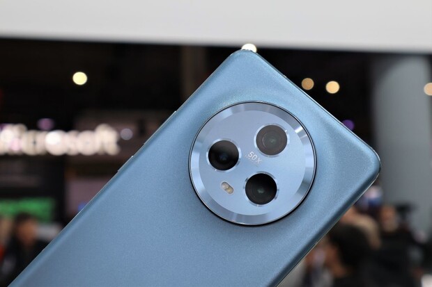 Křemíkovo-uhlíková baterie od Honoru má o 13 % více energie při stejné velikosti