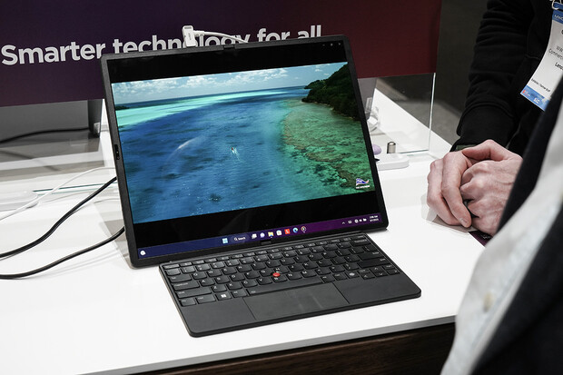 Lenovo ThinkPad X1 Fold (2022) naživo: skládačka, která za to stojí