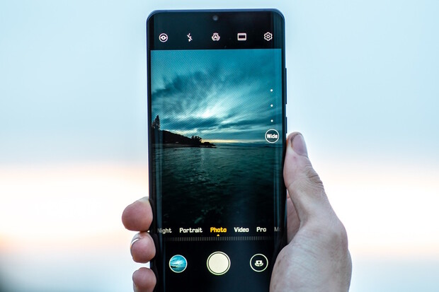 Šéf Huawei sdílel fotografii z telefonu P60 Pro