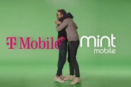 T-Mobile odkoupil mobilního operátora Ryana Reynoldse za více než 30 miliard korun