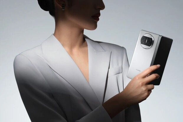 Přichází Huawei Mate X3. Jde o nejlehčí a nejtenčí ohebný mobil