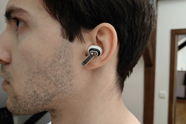 Nothing Ear (2) v redakci: skvělý zvuk, ale i jedna extrémně otravná novinka