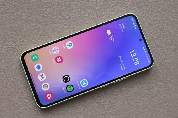 Samsung vypouští Android 14 na další modely. Dočkaly se ohebné novinky i A54