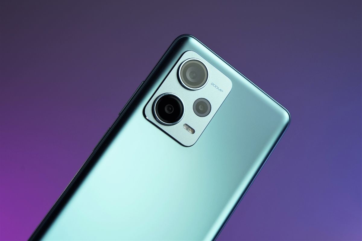 Překvapivý experiment. Na Xiaomi Redmi Note 12 byl spuštěn systém iOS ...