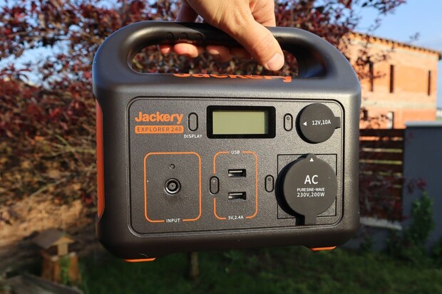 Jackery Explorer 240 + SolarSaga 80W