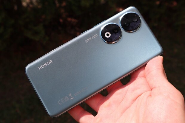 České ceny novinky Honor 90 přehledně. Na kolik vyjde 512GB verze?