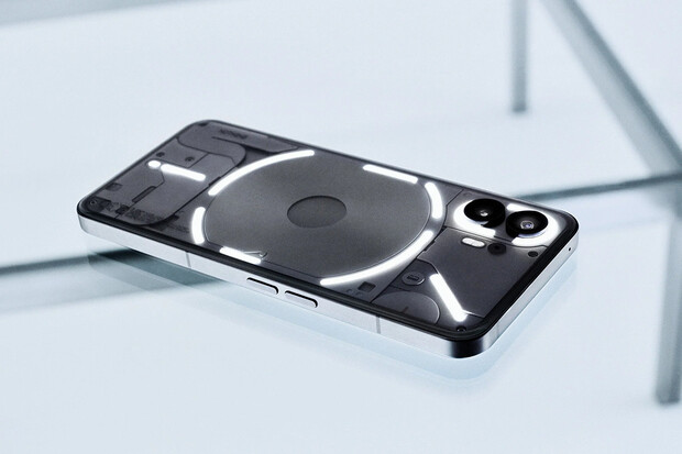 Nothing Phone (2): skvěle vybavená „blikačka“ podruhé, je ale dražší 