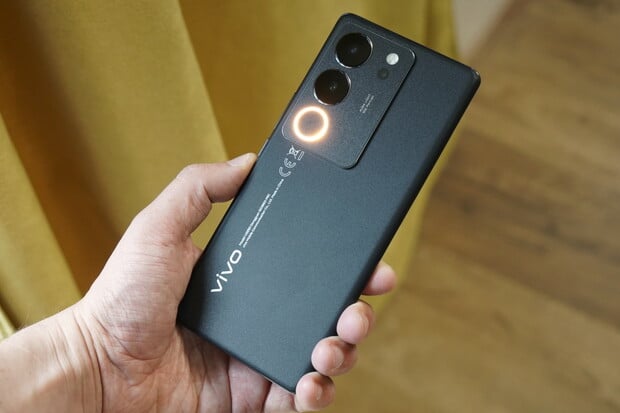 Rozbalujeme a nabíjíme nové Vivo V29 s funkcí Aura Ring