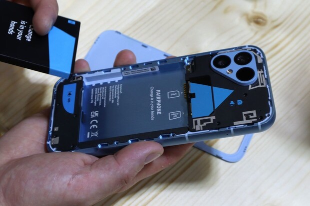 Proč si Fairphone 5 odnesl z testu opravitelnosti nejlepší možné skóre?