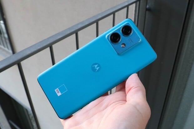 Motorola Edge 40 Neo snoubí krásný design se zajímavou výbavou a odolností IP68