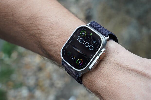 Beta verze watchOS 10.1 přináší NameDrop i gesto Double Tap