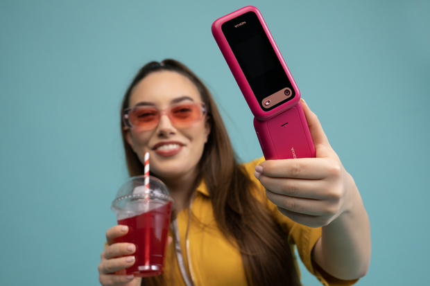 Véčková Nokia 2660 Flip s velkými tlačítky nabízí nové barevné varianty