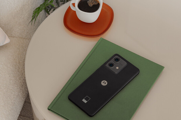 Motorola Edge 40 Neo s kávovarem Lavazza je nejnabušenější telefon pod 10 tisíc