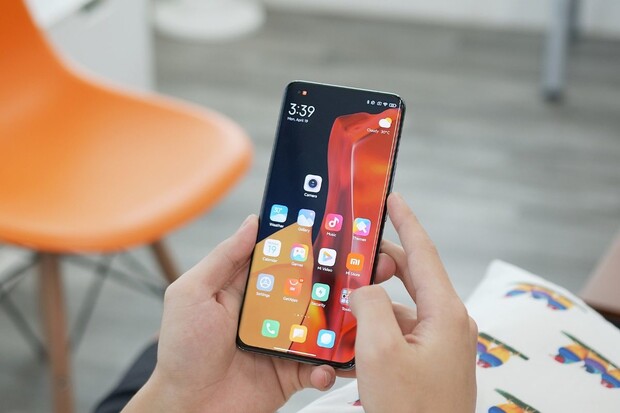 Víte, jak pořídit Xiaomi co nejlevněji? Kupte si zánovní telefon