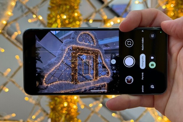 Malý, ale schopný: jak fotí a natáčí kompaktní Google Pixel 8?