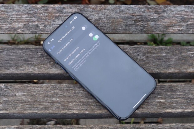 Jak na iPhonu nastavit upozornění pomocí LED blesku?