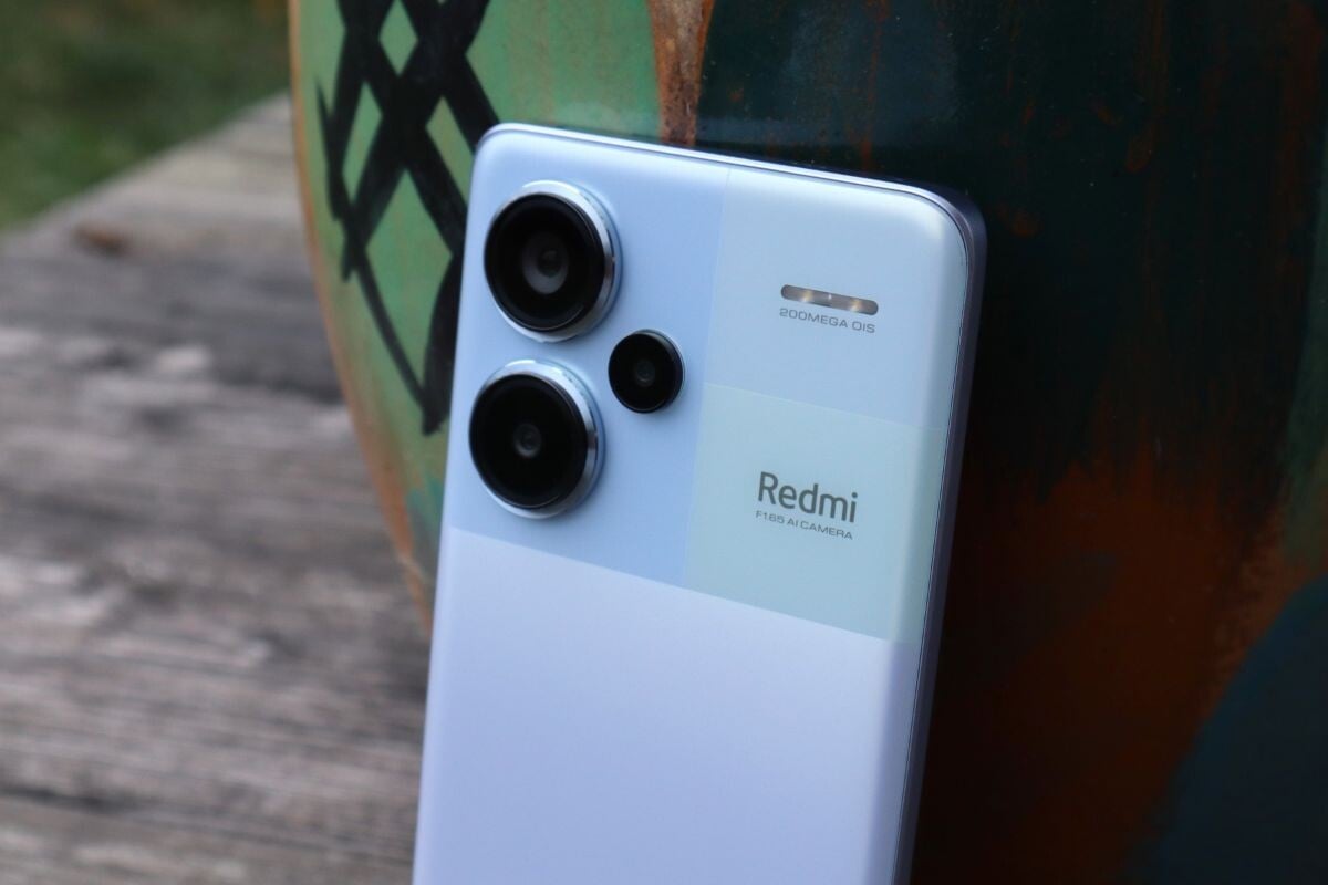 Redmi Note 13 Pro+ en photomobile : concentré sur l’application et les images 200Mpx