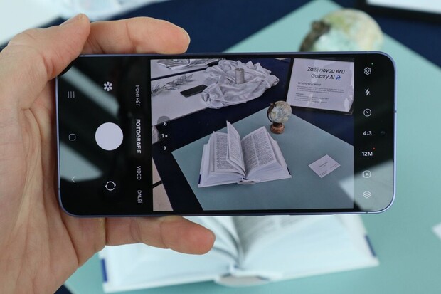 Takto fotí kompaktní Galaxy S24 s loňskou fotovýbavou a novým čipsetem Exynos