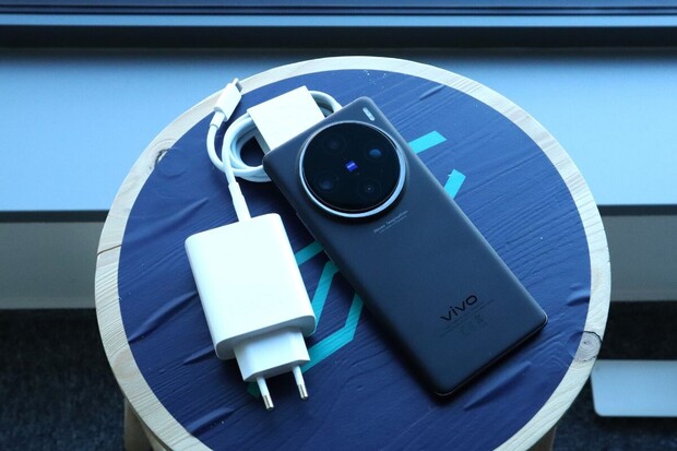 Nabíjíme rychlostí blesku: test 100W FlashCharge a výdrže vlajkového Viva X100 Pro