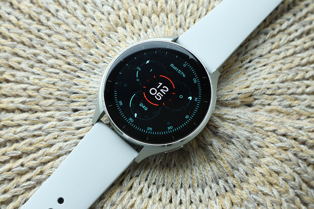 Xiaomi Watch 2 v redakci: místo oceli hliník, ale Wear OS zůstává 