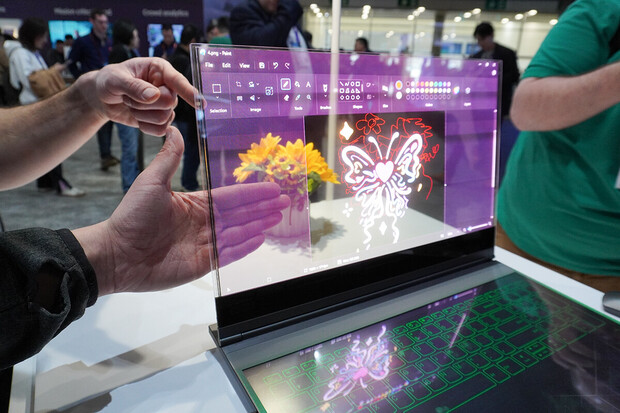 Tohle není sci-fi, ale průhledný Lenovo ThinkBook Transparent Project Crystal