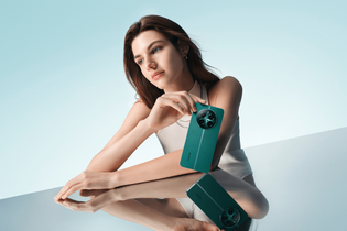 Nové Realme 12+ láká na veganskou kůži a tři zadní foťáky