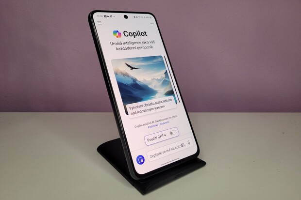 Vašemu telefonu může vládnout asistent Copilot. Jak vše nastavit?