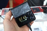 Trendem veletrhu MWC 2024 se staly levné skládačky. Těšit se na ně ale není proč – Glosa