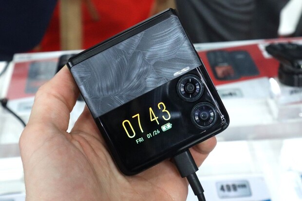 Trendem veletrhu MWC 2024 se staly levné skládačky. Těšit se na ně ale není proč