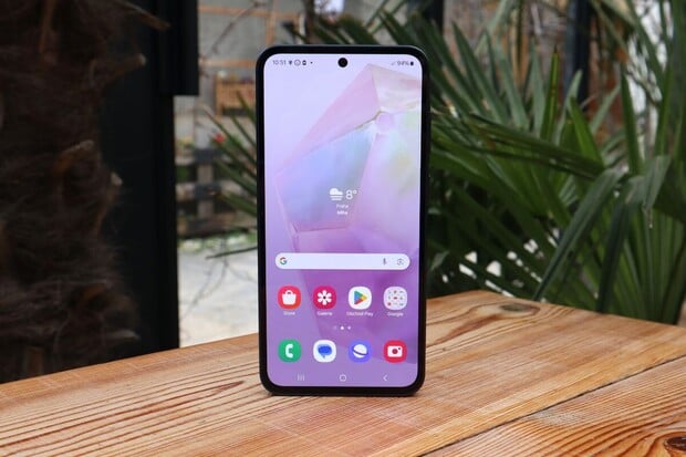 Nejlepší smartphone do 7 500 Kč