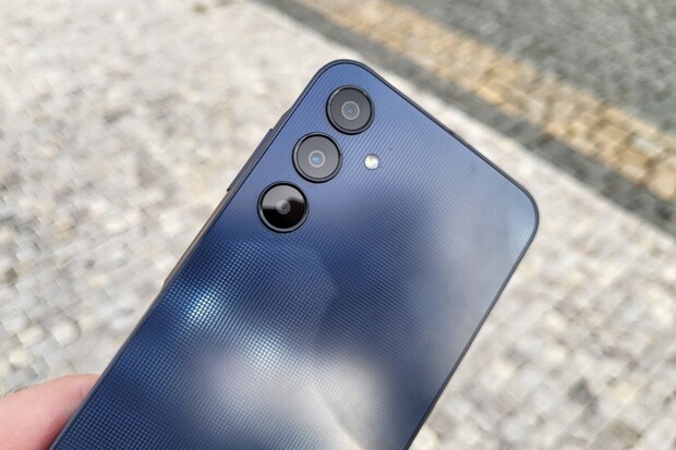 Galaxy A26 se ještě nepředstavil, ale už si jej můžete prohlédnout ve videu